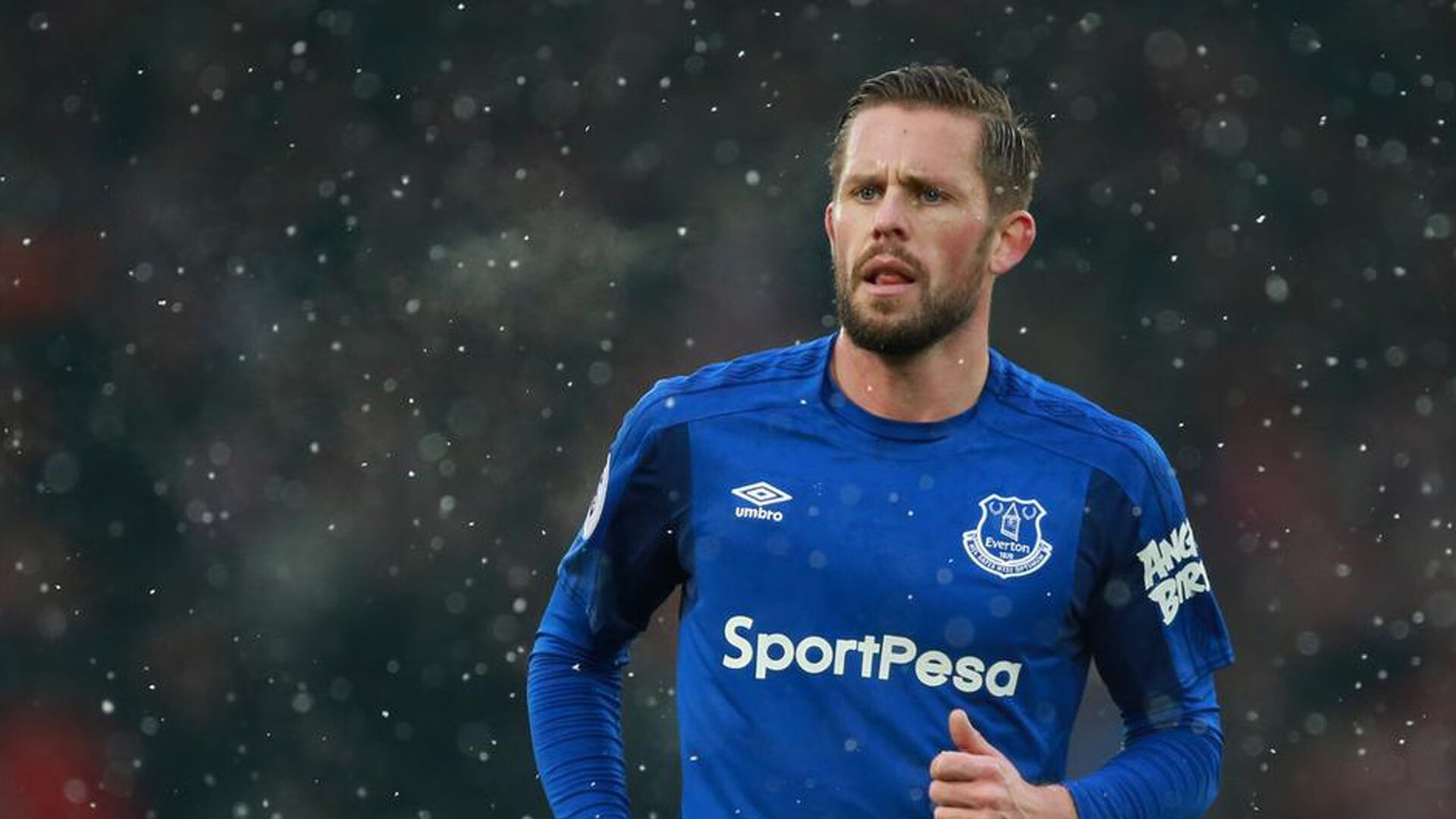 纳达尔重返赛场，持续失利首场状态出色，西班牙队观众沸腾！比赛高潮迭起